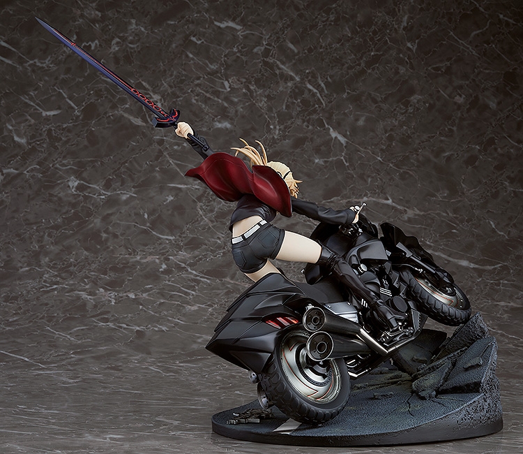 Fate/Grand Order「セイバー/アルトリア・ペンドラゴン〔オルタ〕＆キュイラッシェ・ノワール」のフィギュア画像