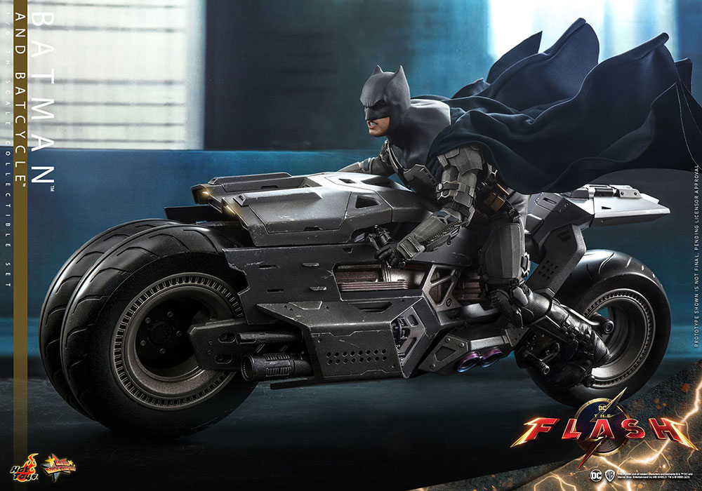 ザ・フラッシュ「バットマン＆バットサイクル」のフィギュア画像