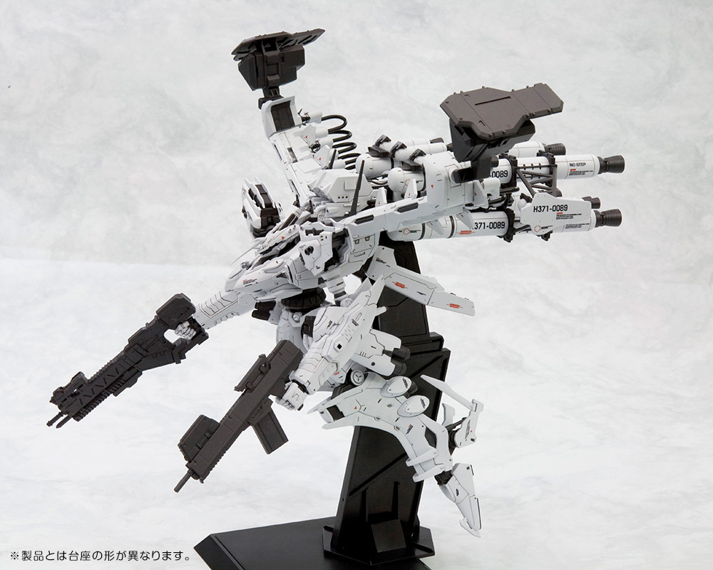 ARMORED CORE「ラインアーク ホワイト・グリント＆V.O.Bセット」のフィギュア画像