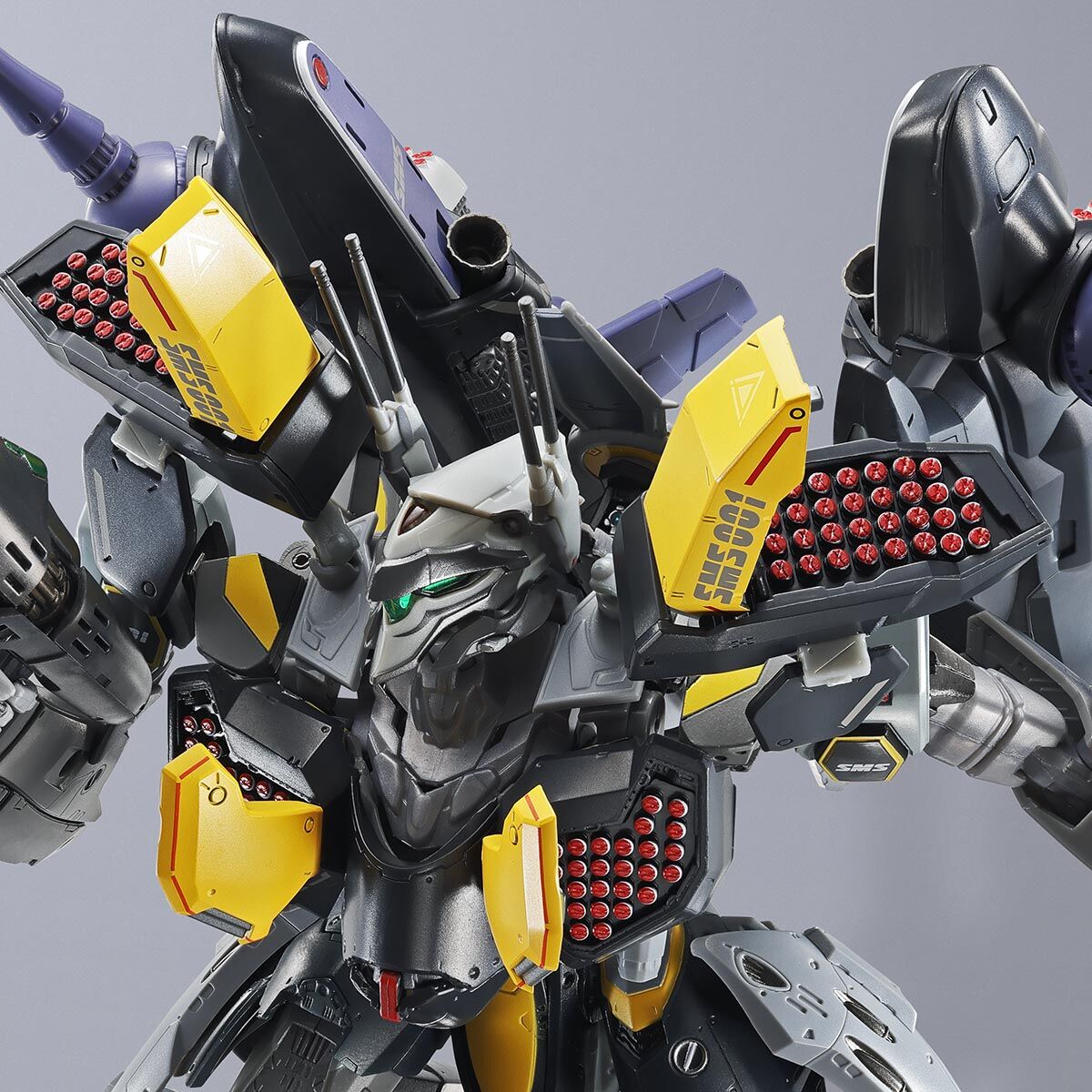 マクロスF「DX超合金 VF-25S アーマードメサイアバルキリー （オズマ・リー機）リバイバルVer.」のフィギュア画像