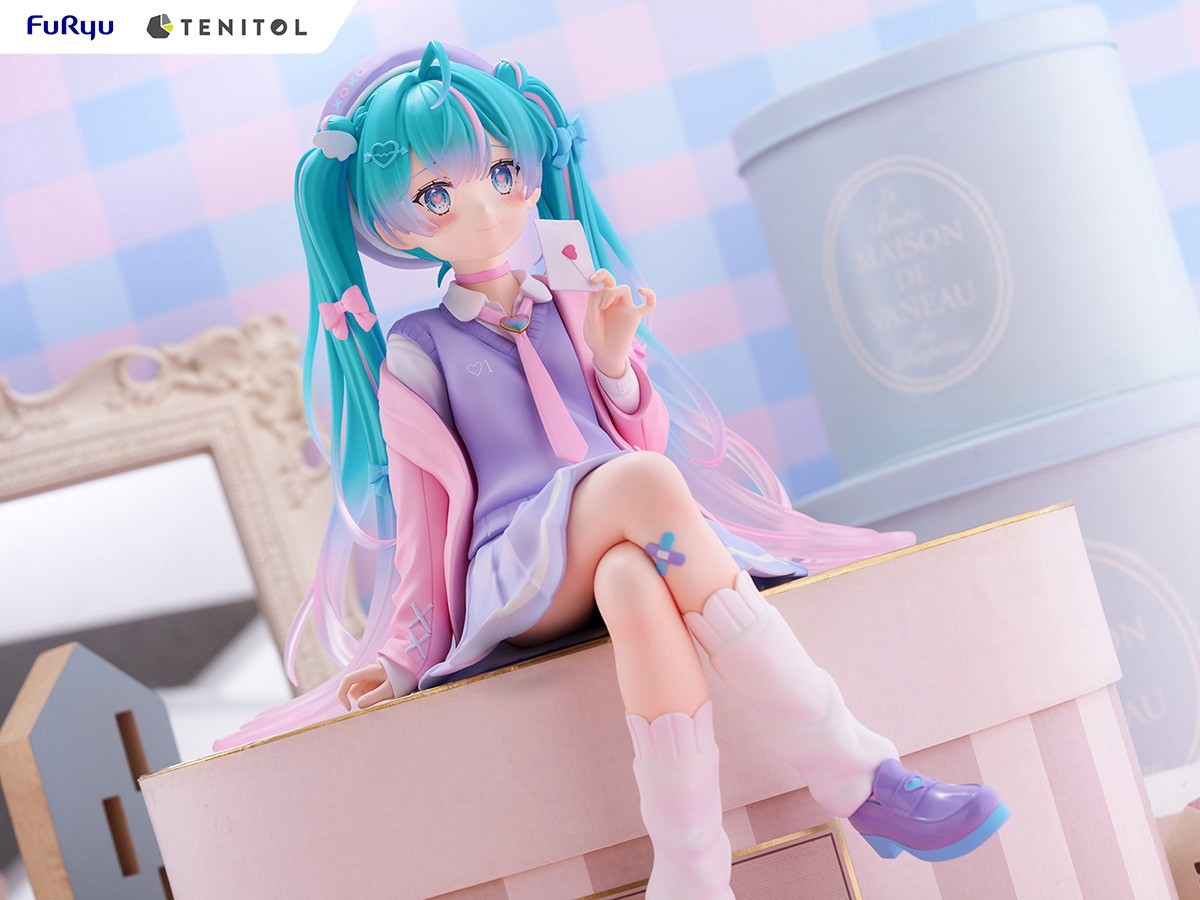 初音ミク「TENITOL BIGぬーどるストッパーフィギュア 初音ミク 恋するブレザーver.」のフィギュア画像