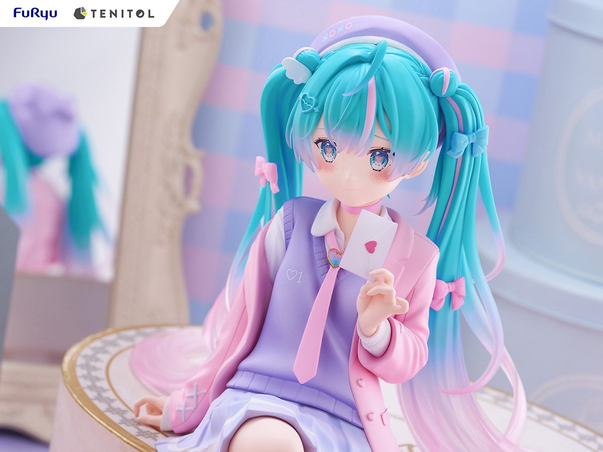 初音ミク「TENITOL BIGぬーどるストッパーフィギュア 初音ミク 恋するブレザーver.」のフィギュア画像