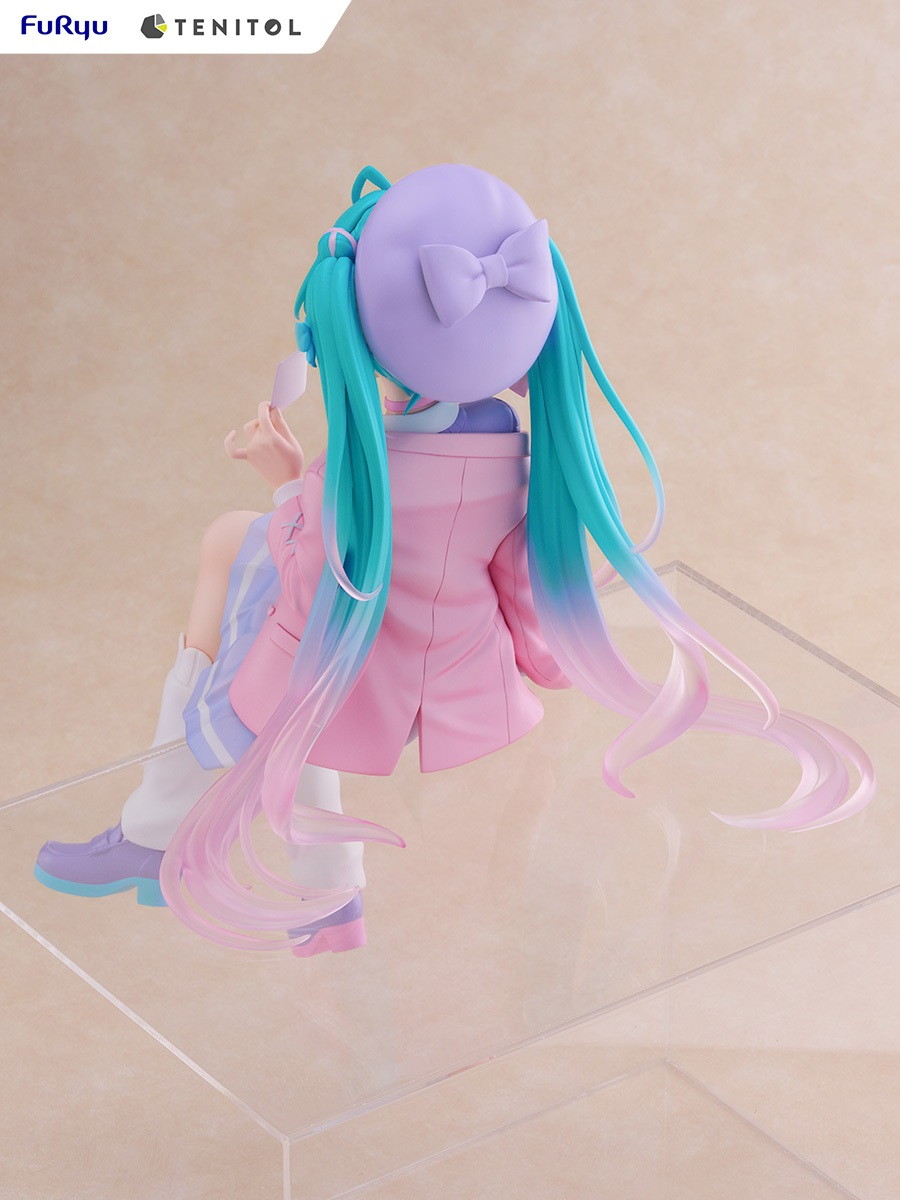 初音ミク「TENITOL BIGぬーどるストッパーフィギュア 初音ミク 恋するブレザーver.」のフィギュア画像