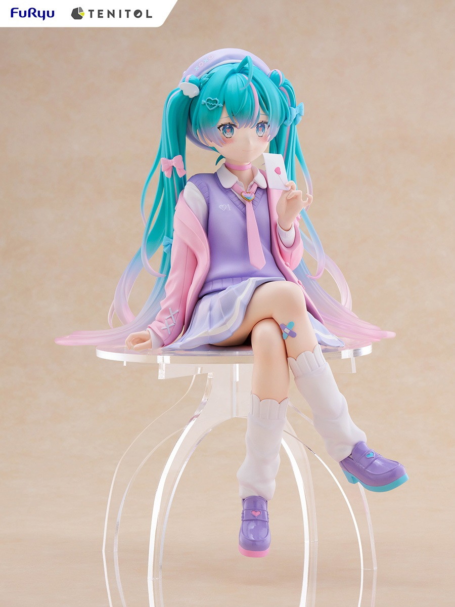 初音ミク「TENITOL BIGぬーどるストッパーフィギュア 初音ミク 恋するブレザーver.」のフィギュア画像