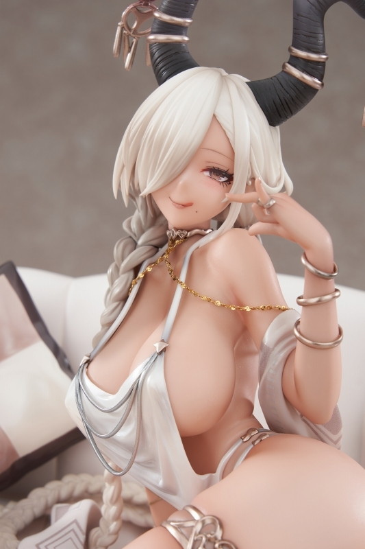 アズールレーン「尾張 波閃かすサマーサンVer.」のフィギュア画像