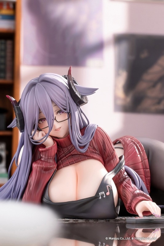 アズールレーン「フリードリヒ・カール 甘く甘えて昼の遊戯Ver.」のフィギュア画像