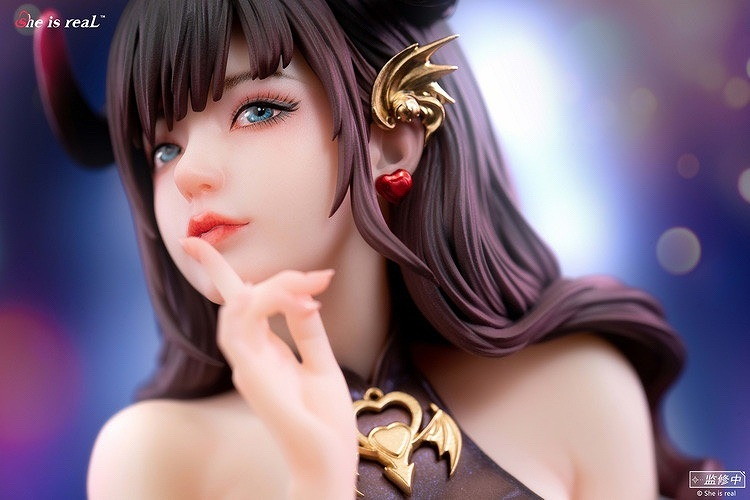 「She is real ナフ」のフィギュア画像