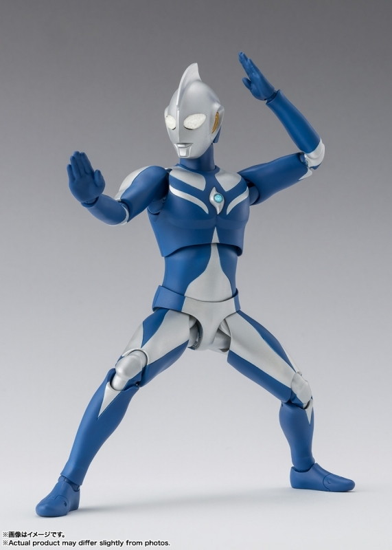 ウルトラマンコスモス「S.H.Figuarts ウルトラマンコスモス ルナモード」のフィギュア画像