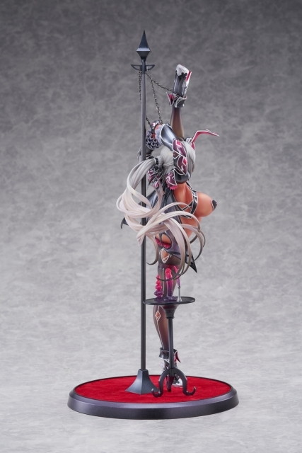 「囚われの騎士 ゼフィリア 褐色Ver.」のフィギュア画像