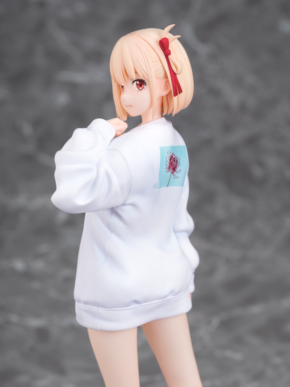 リコリス・リコイル「錦木千束 オーバーサイズトレーナーVer.」のフィギュア画像