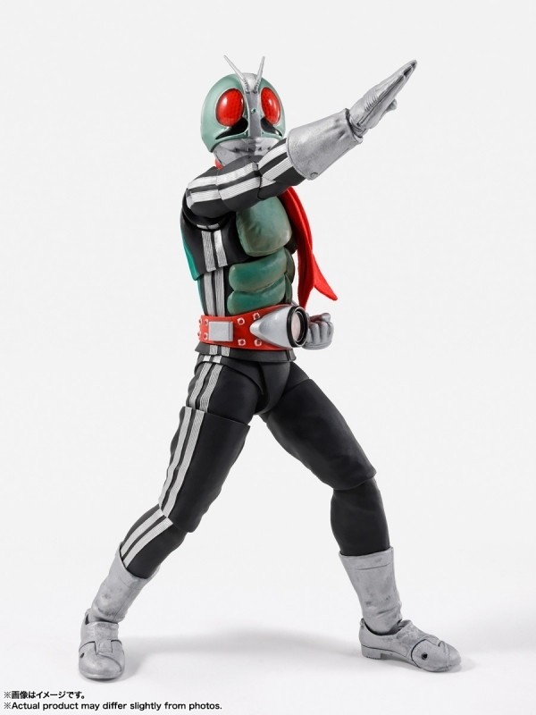 仮面ライダー「S.H.Figuarts（真骨彫製法） 仮面ライダー新1号 栄光の昭和ライダーエディション（初回限定台座付属）」のフィギュア画像