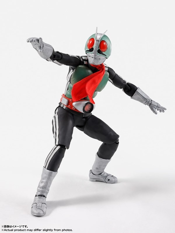 仮面ライダー「S.H.Figuarts（真骨彫製法） 仮面ライダー新1号 栄光の昭和ライダーエディション（初回限定台座付属）」のフィギュア画像
