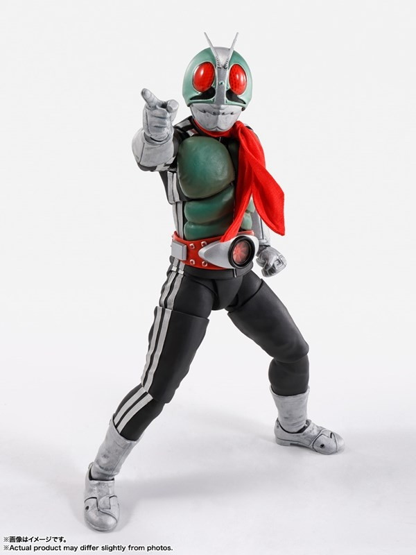 仮面ライダー「S.H.Figuarts（真骨彫製法） 仮面ライダー新1号 栄光の昭和ライダーエディション（初回限定台座付属）」のフィギュア画像