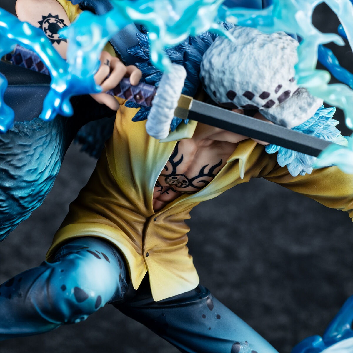 ONE PIECE「Portrait.Of.Pirates ワンピース “WA-MAXIMUM” “死の外科医” トラファルガー・ロー【覚醒】」のフィギュア画像
