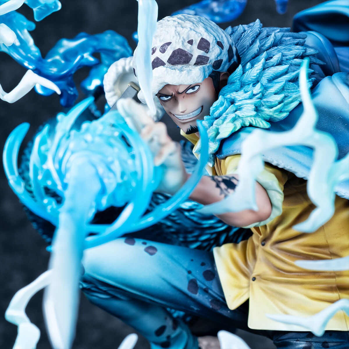 ONE PIECE「Portrait.Of.Pirates ワンピース “WA-MAXIMUM” “死の外科医” トラファルガー・ロー【覚醒】」のフィギュア画像