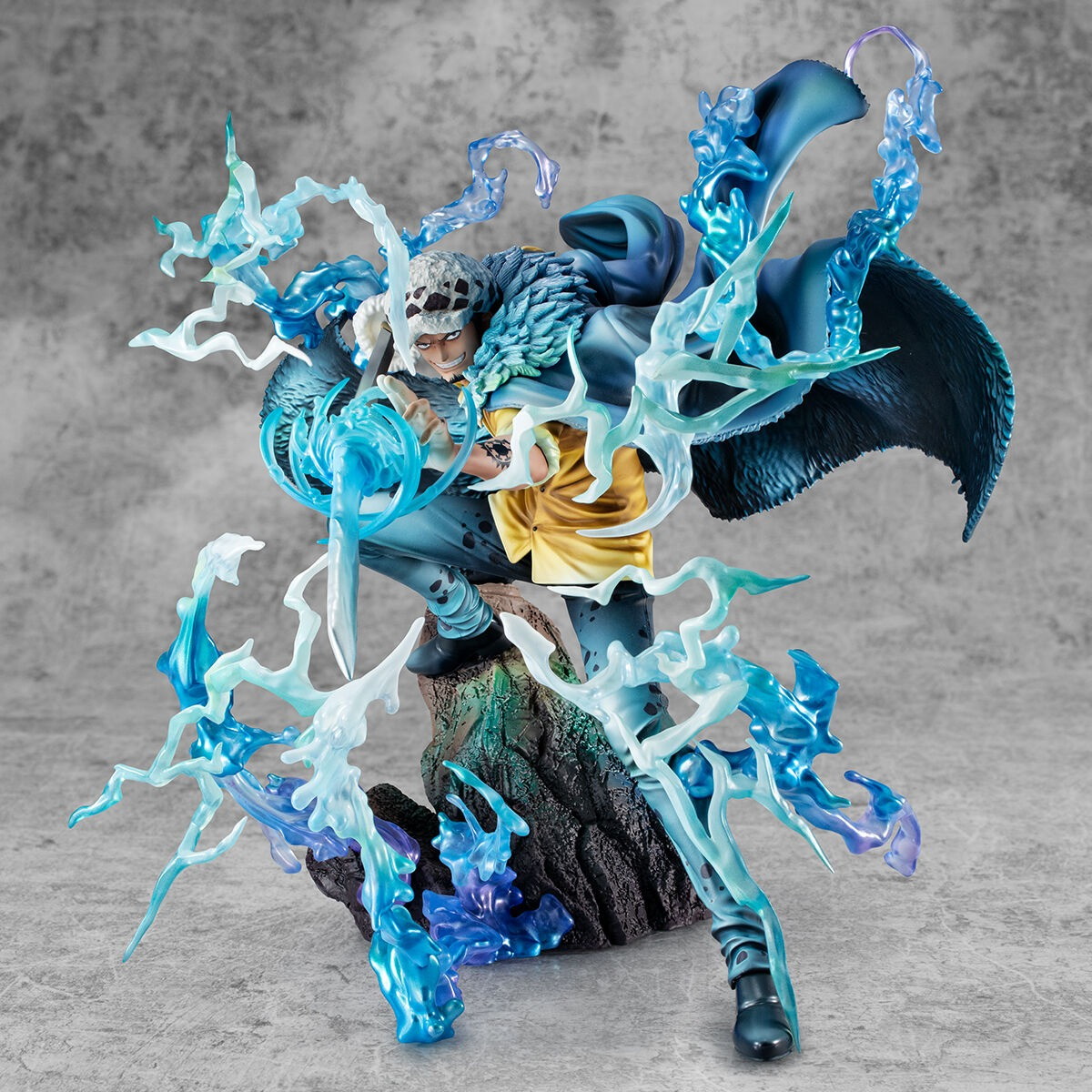 ONE PIECE「Portrait.Of.Pirates ワンピース “WA-MAXIMUM” “死の外科医” トラファルガー・ロー【覚醒】」のフィギュア画像