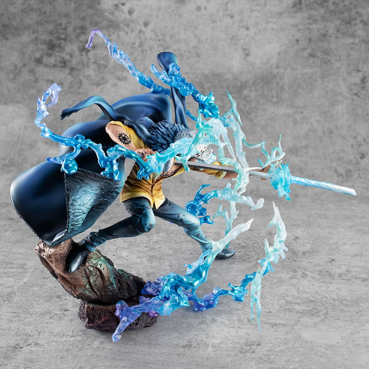 ONE PIECE「Portrait.Of.Pirates ワンピース “WA-MAXIMUM” “死の外科医” トラファルガー・ロー【覚醒】」のフィギュア画像