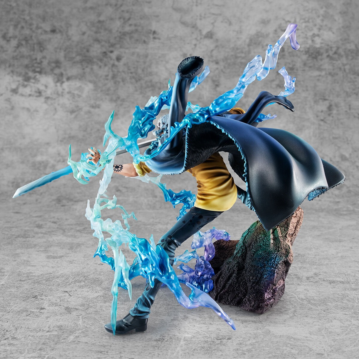 ONE PIECE「Portrait.Of.Pirates ワンピース “WA-MAXIMUM” “死の外科医” トラファルガー・ロー【覚醒】」のフィギュア画像