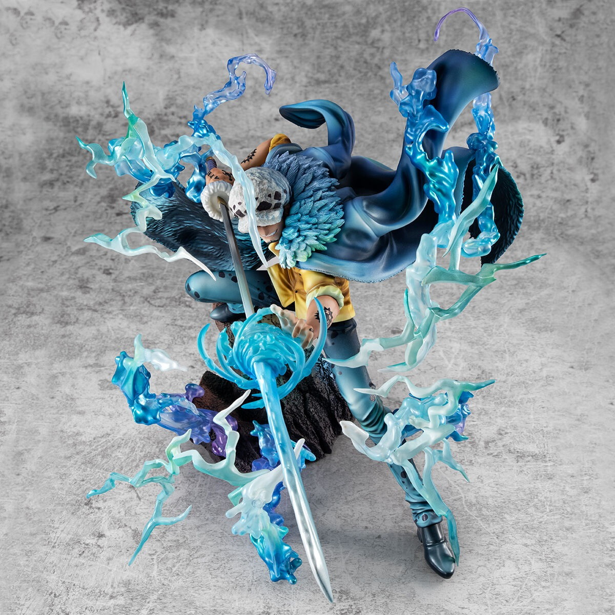 ONE PIECE「Portrait.Of.Pirates ワンピース “WA-MAXIMUM” “死の外科医” トラファルガー・ロー【覚醒】」のフィギュア画像