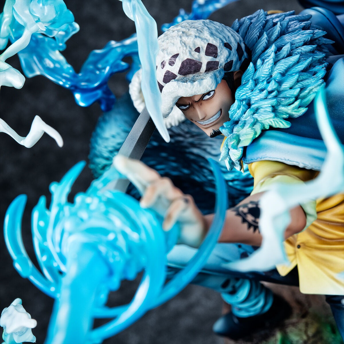 ONE PIECE「Portrait.Of.Pirates ワンピース “WA-MAXIMUM” “死の外科医” トラファルガー・ロー【覚醒】」のフィギュア画像