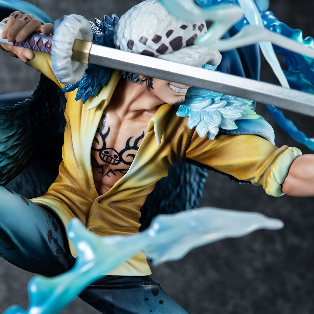 ONE PIECE「Portrait.Of.Pirates ワンピース “WA-MAXIMUM” “死の外科医” トラファルガー・ロー【覚醒】」のフィギュア画像
