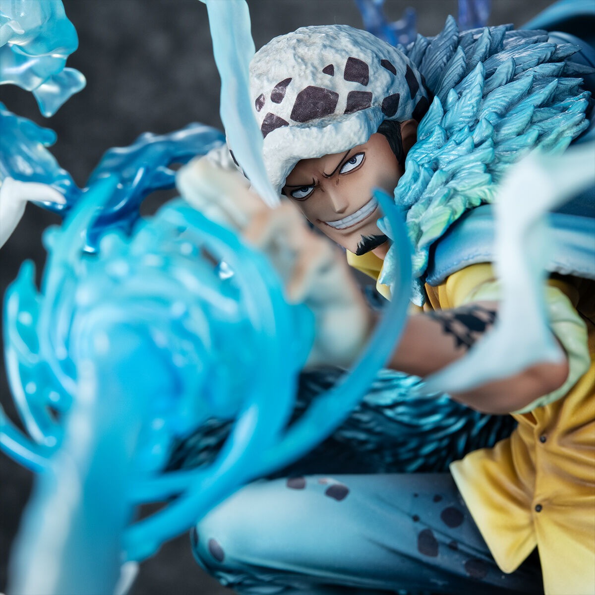 ONE PIECE「Portrait.Of.Pirates ワンピース “WA-MAXIMUM” “死の外科医” トラファルガー・ロー【覚醒】」のフィギュア画像