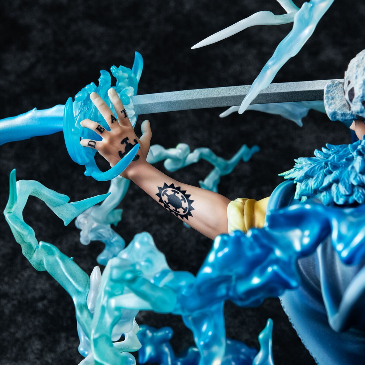 ONE PIECE「Portrait.Of.Pirates ワンピース “WA-MAXIMUM” “死の外科医” トラファルガー・ロー【覚醒】」のフィギュア画像