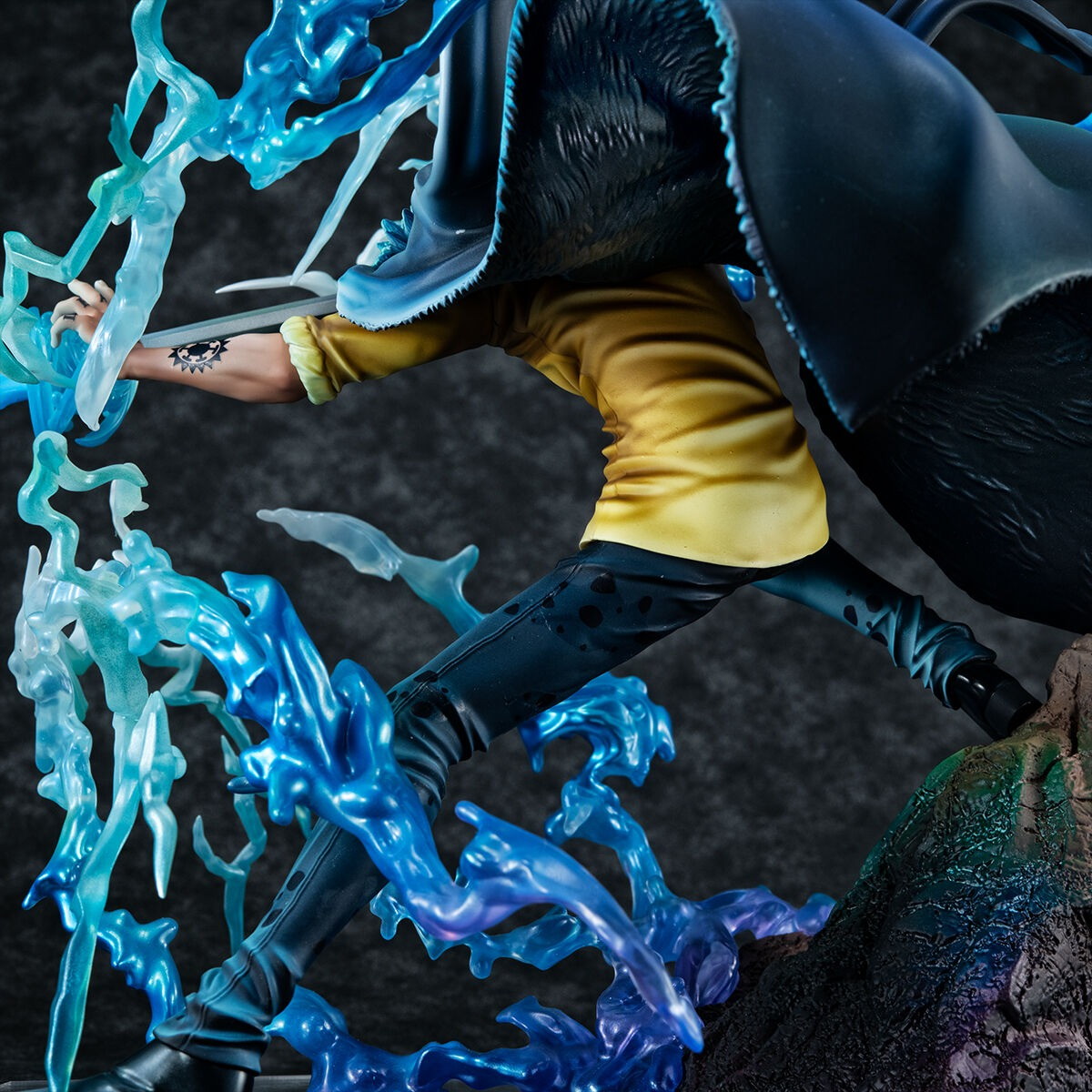 ONE PIECE「Portrait.Of.Pirates ワンピース “WA-MAXIMUM” “死の外科医” トラファルガー・ロー【覚醒】」のフィギュア画像