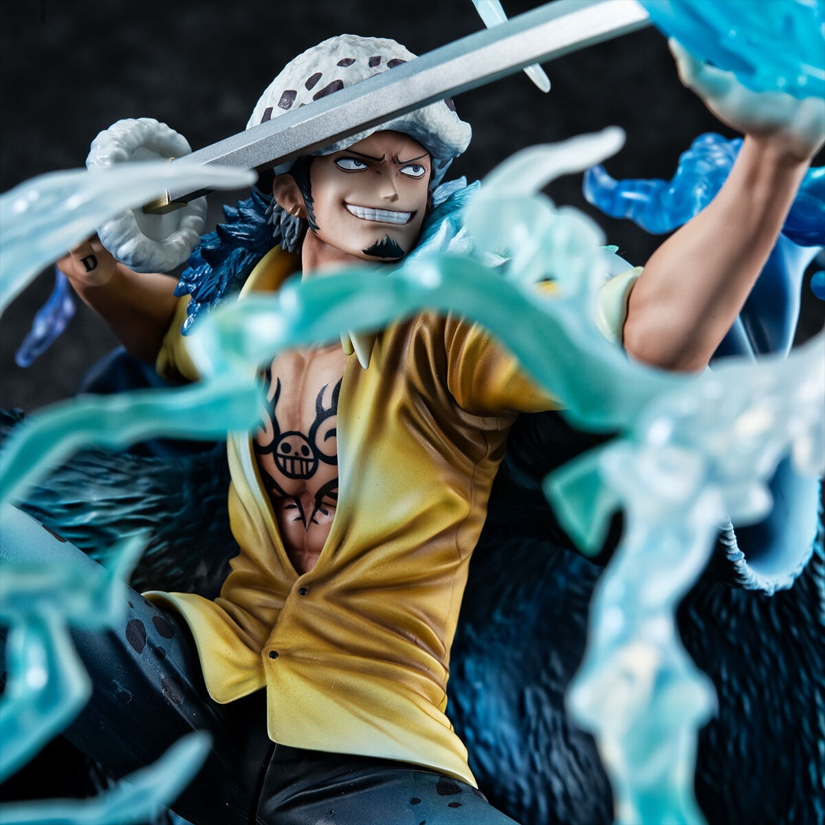 ONE PIECE「Portrait.Of.Pirates ワンピース “WA-MAXIMUM” “死の外科医” トラファルガー・ロー【覚醒】」のフィギュア画像