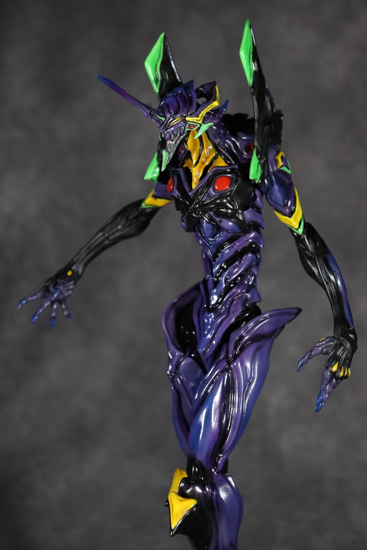 ヱヴァンゲリヲン新劇場版「CCPJAPAN×Yoshi. Project 第5弾 エヴァンゲリオン第13号機」のフィギュア画像