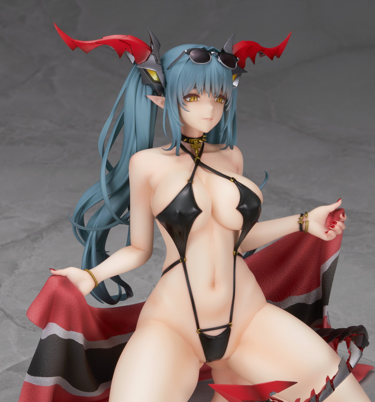アズールレーン「レーゲンスブルク　闇龍と光の海岸Ver.」のフィギュア画像