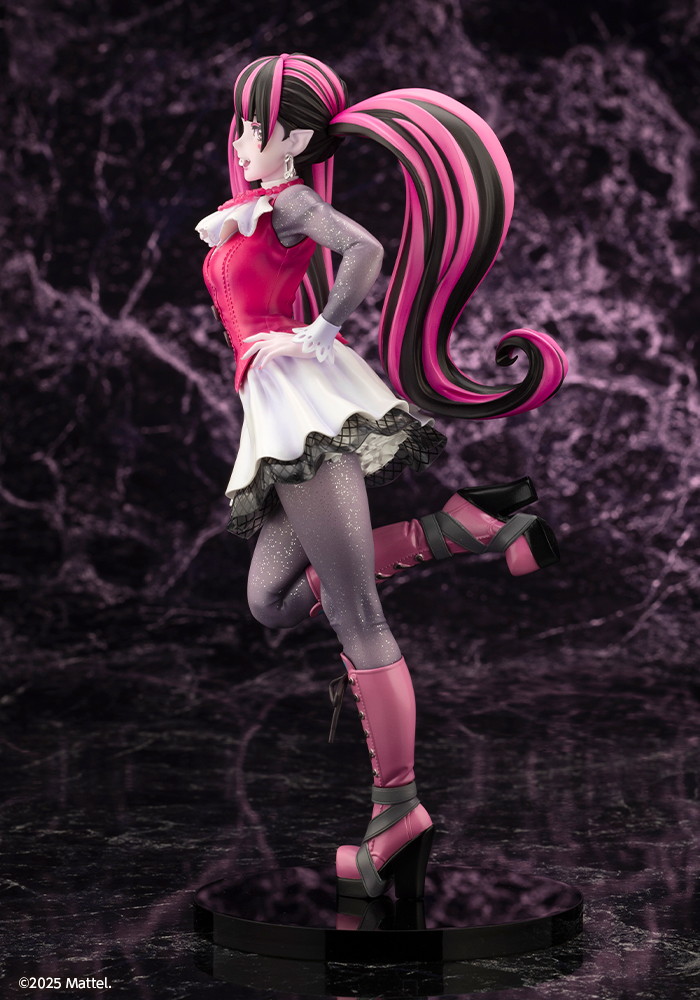 MONSTER HIGH「MONSTER HIGH美少女 ドラキュローラ」のフィギュア画像