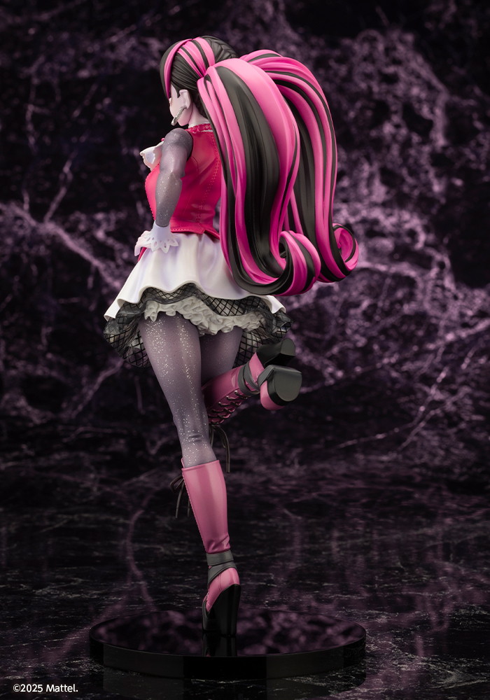 MONSTER HIGH「MONSTER HIGH美少女 ドラキュローラ」のフィギュア画像