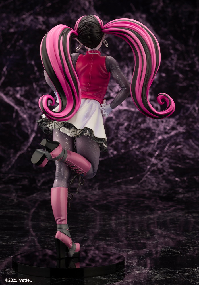 MONSTER HIGH「MONSTER HIGH美少女 ドラキュローラ」のフィギュア画像