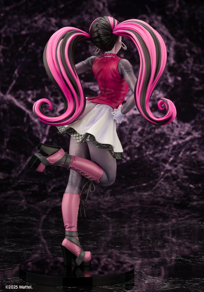 MONSTER HIGH「MONSTER HIGH美少女 ドラキュローラ」のフィギュア画像