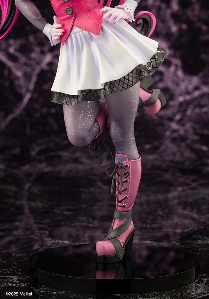 MONSTER HIGH「MONSTER HIGH美少女 ドラキュローラ」のフィギュア画像