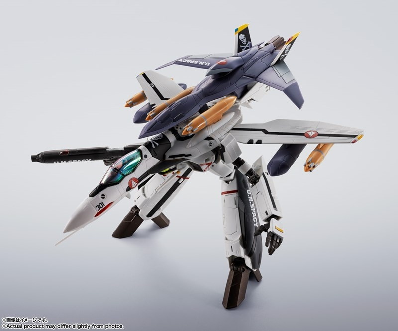 マクロスゼロ「HI-METAL R VF-0Sフェニックス（ロイ・フォッカー機） ＋ QF-2200D-B ゴースト」のフィギュア画像