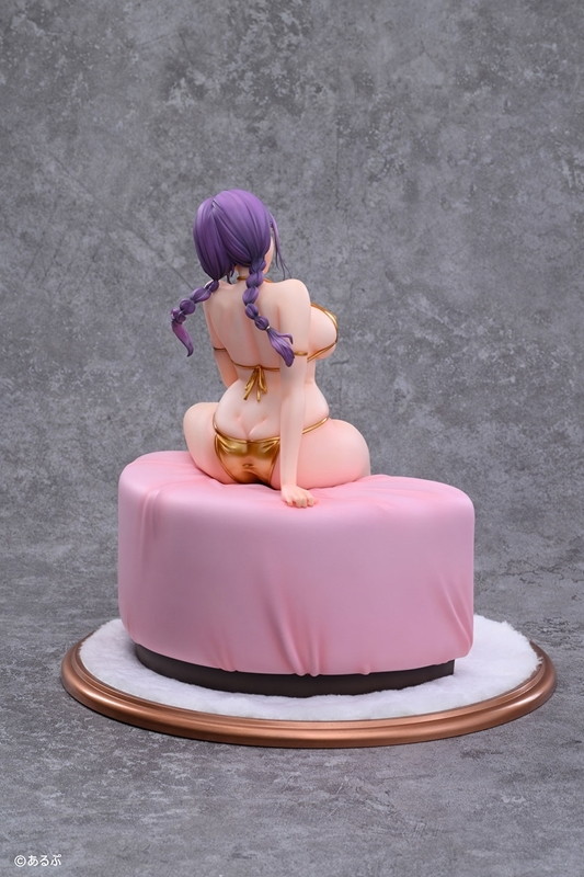 オタク友達とのセックスは最高に気持ちいい「三芳 金ビキニVer. 特典付き版」のフィギュア画像