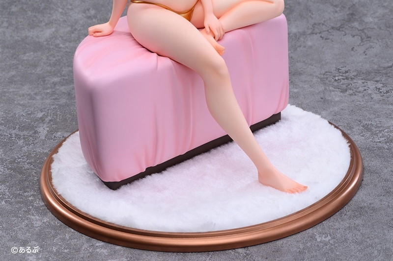 オタク友達とのセックスは最高に気持ちいい「三芳 金ビキニVer. 特典付き版」のフィギュア画像