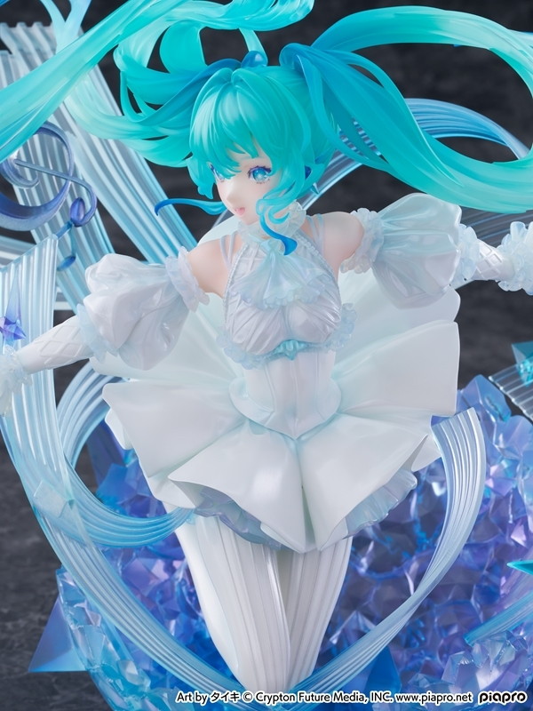 初音ミク「初音ミク-Crystal Dress Ver.-」のフィギュア画像