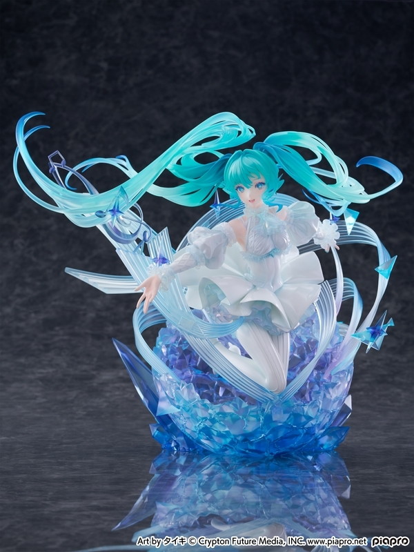 初音ミク「初音ミク-Crystal Dress Ver.-」のフィギュア画像