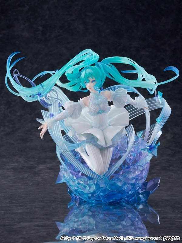 初音ミク「初音ミク-Crystal Dress Ver.-」のフィギュア画像