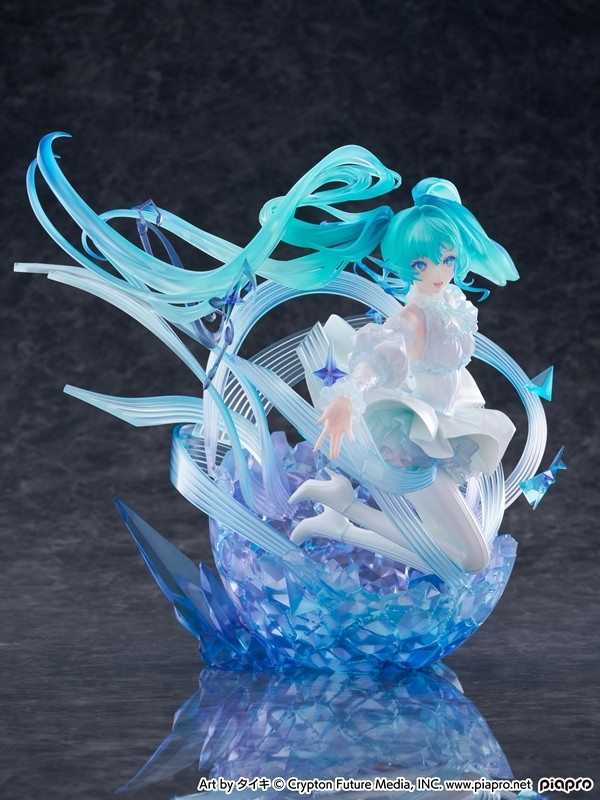 初音ミク「初音ミク-Crystal Dress Ver.-」のフィギュア画像