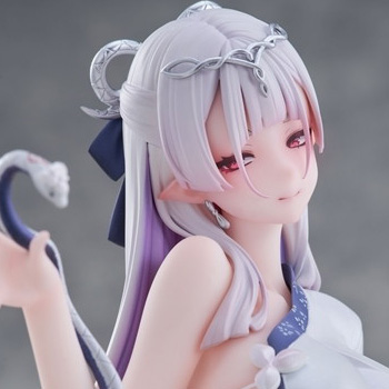 「青白蛇のイロ」のフィギュア
