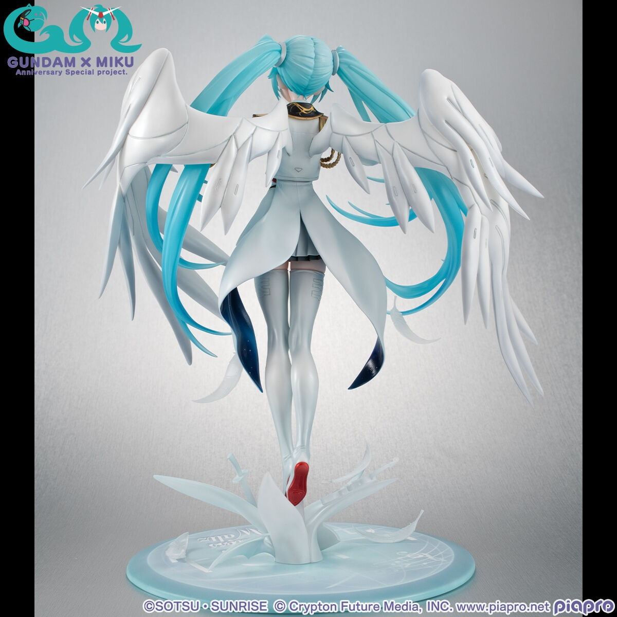 機動戦士ガンダム45周年×初音ミク「Lucrea 初音ミク×ウイングガンダムゼロ EW」のフィギュア画像