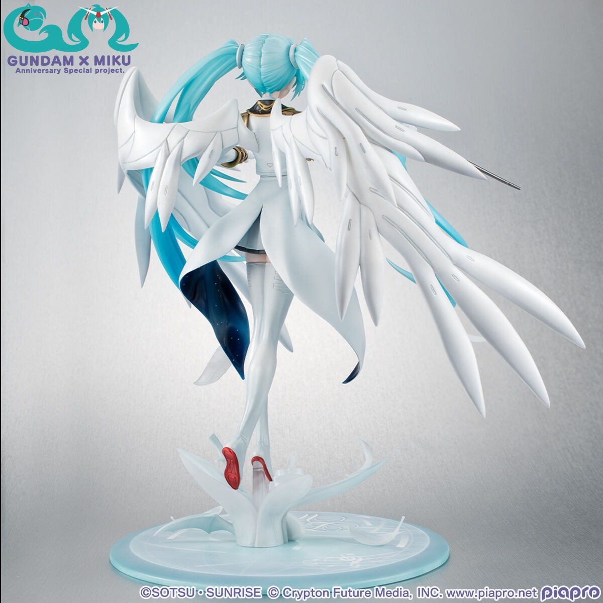 機動戦士ガンダム45周年×初音ミク「Lucrea 初音ミク×ウイングガンダムゼロ EW」のフィギュア画像