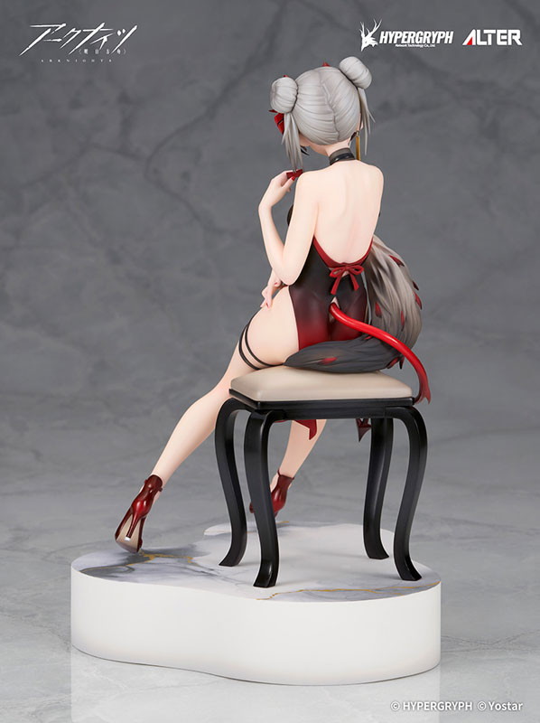 アークナイツ「W Gala Night Ver.」のフィギュア画像