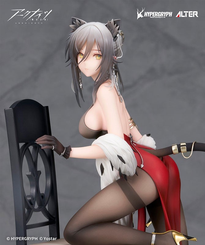 アークナイツ「シュヴァルツ Gala Night Ver.」のフィギュア画像