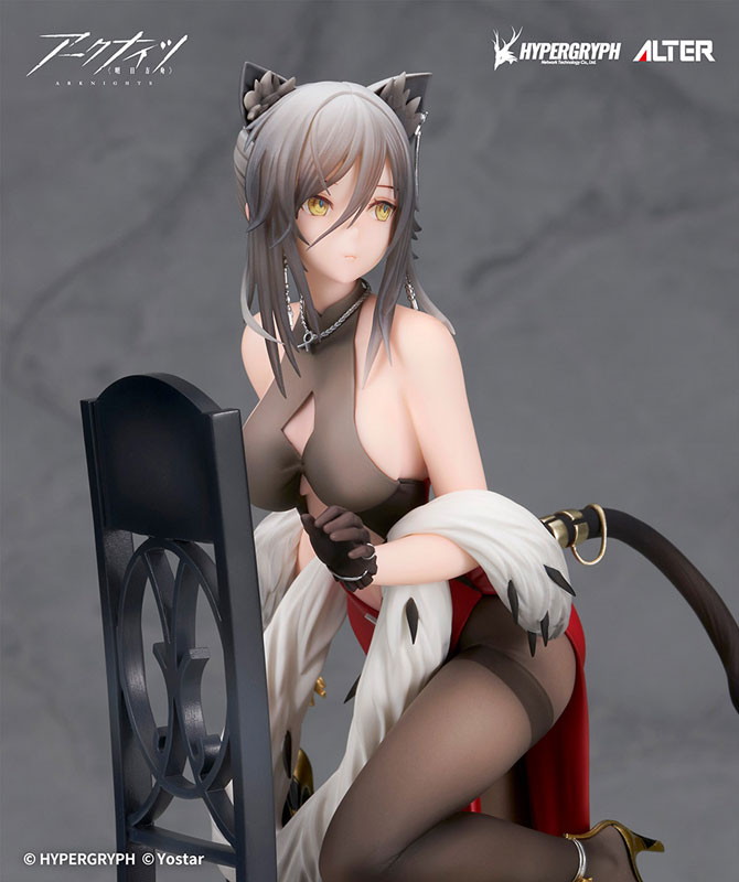 アークナイツ「シュヴァルツ Gala Night Ver.」のフィギュア画像