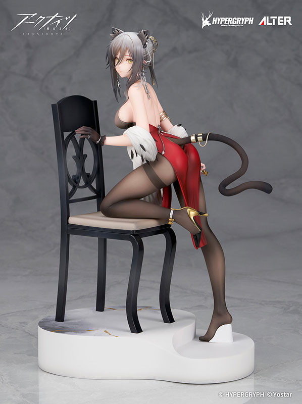 アークナイツ「シュヴァルツ Gala Night Ver.」のフィギュア画像